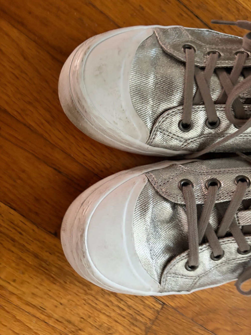 UGG womens Silver Metallic Lace-Up Sneakers 9.5 cute- good shape. Summer jackpot - Picture 3 of 14